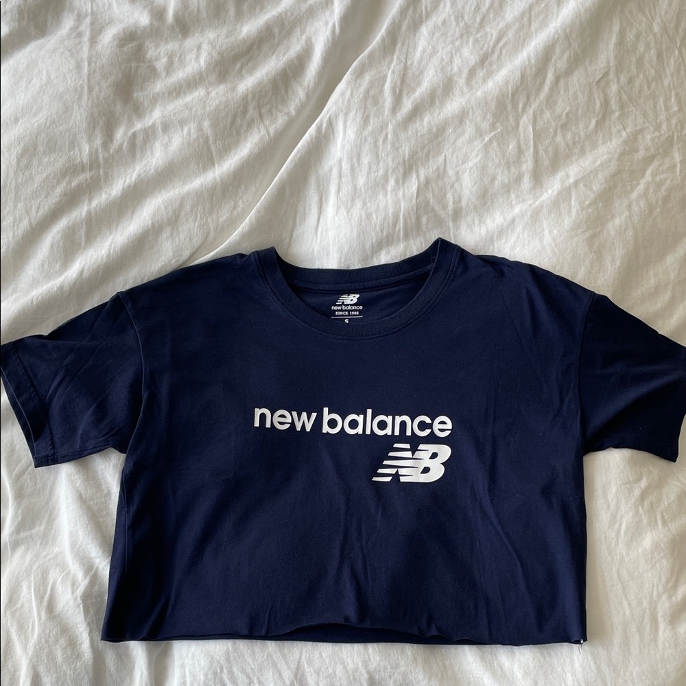 New balance CROPPED tee unisex size small navy/white